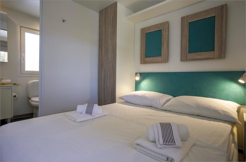 Hotel Camp Rehut Murter Exterior foto
