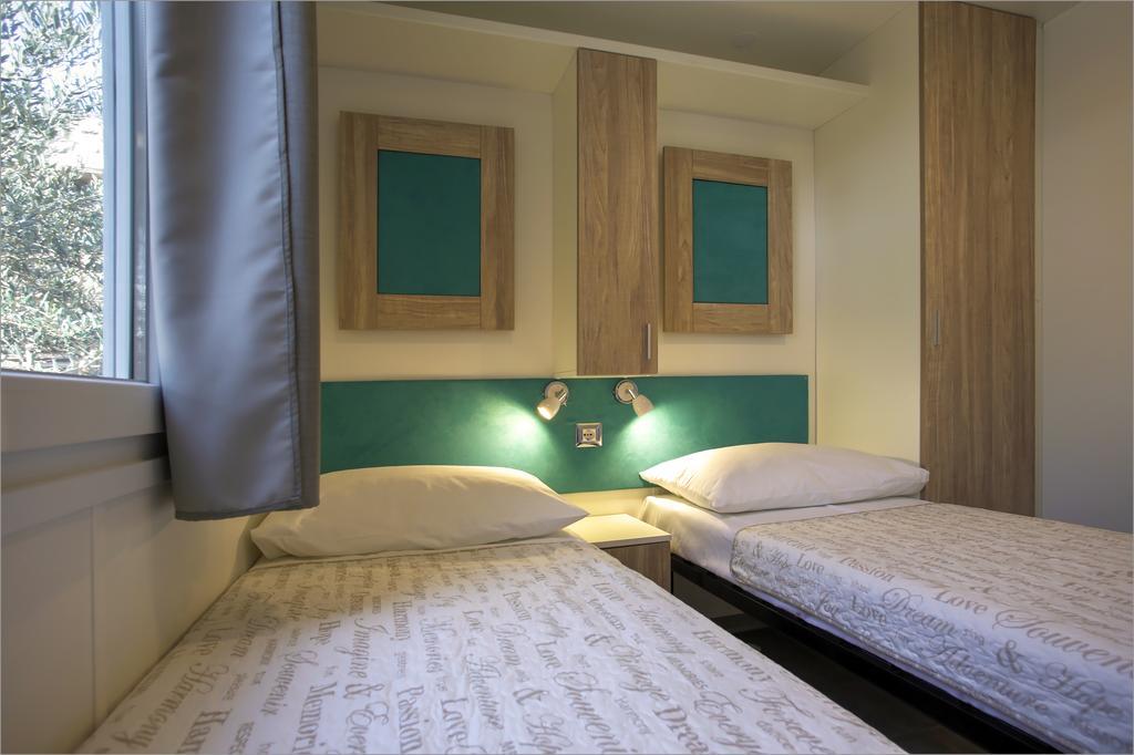 Hotel Camp Rehut Murter Exterior foto
